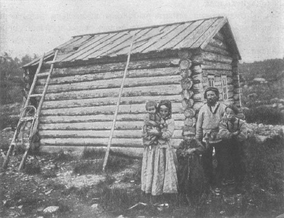 Лопарское семейство в Кицкой. Старшему мальчику пятнадцать лет