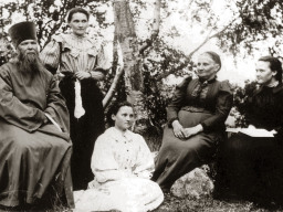 К.П. Щеколдин в кругу семьи в день свадьбы дочери Екатерины. Начало ХХ века