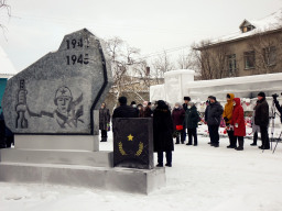 Открытие памятника оленеводам - защитникам Советского Заполярья в с.Ловозеро