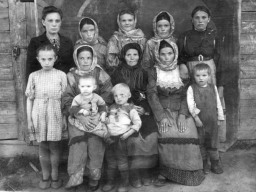 Семья Юрьева Николая Ивановича в 1948 году (10 лет спустя)